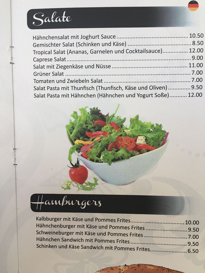 Salate und Hamburger