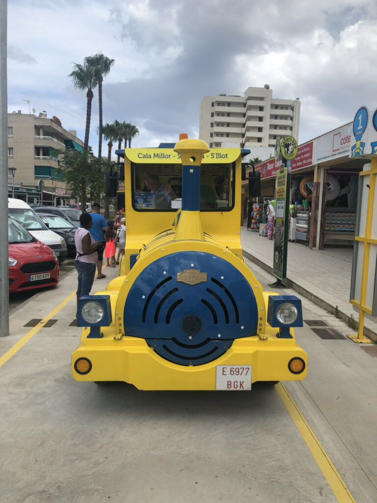 Tourist train yellow - 1