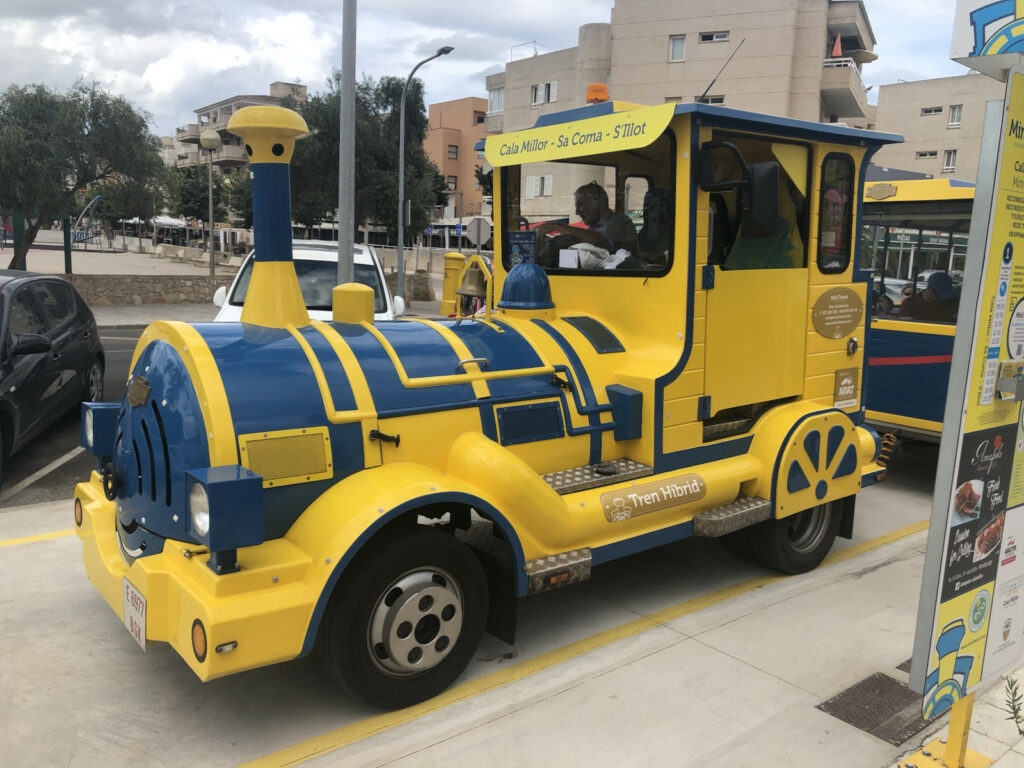 Tourist train yellow - 3